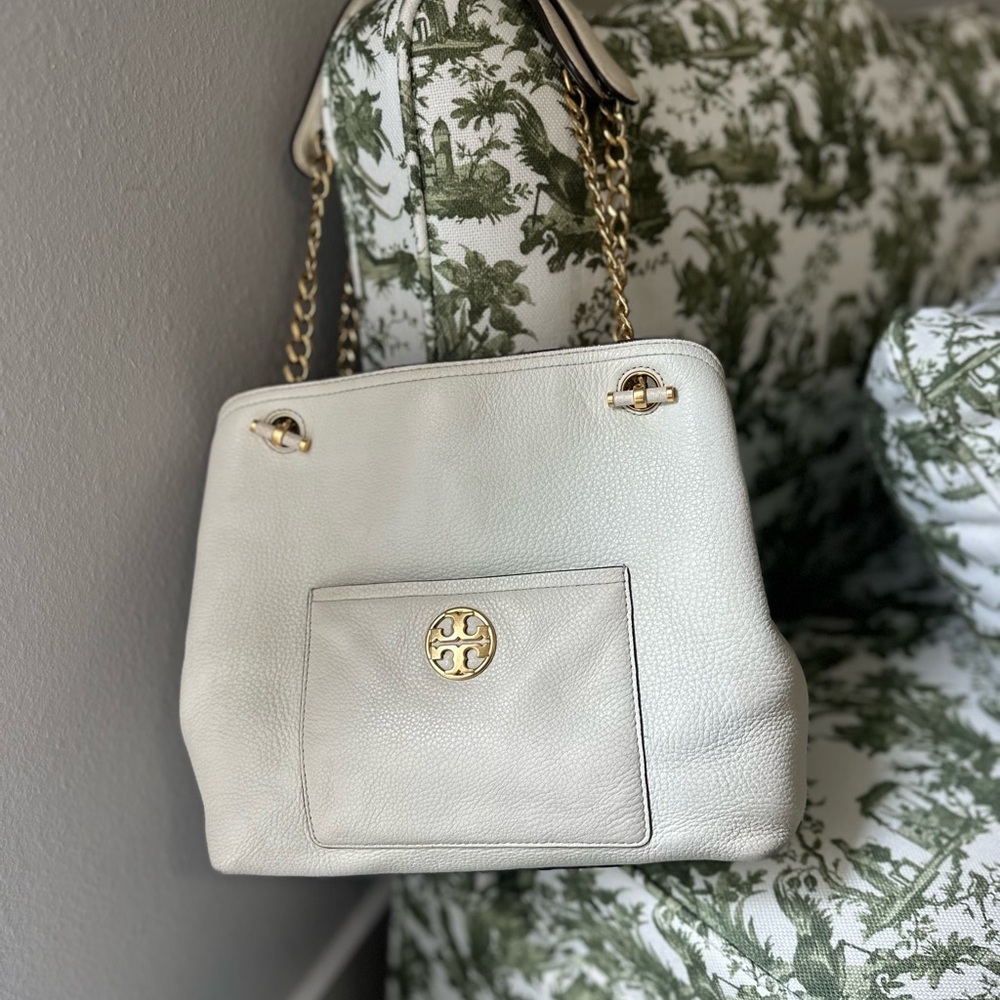Tory Burch Chelsea Pebble Leather Slouchy Tote Shoulder Bag in Ivory - Picture 4 of 12